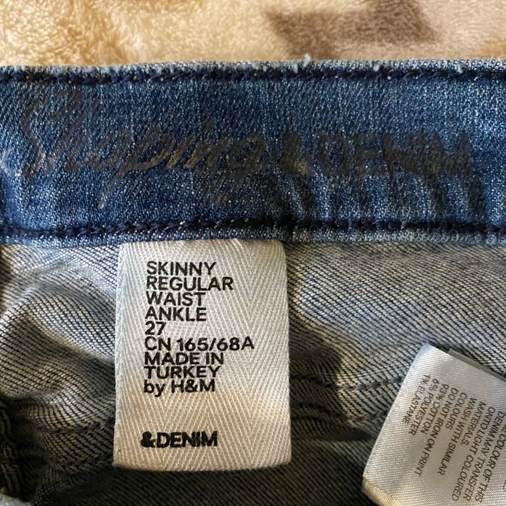 Distressed jeans - Picture 7 of 8